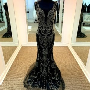 Vienna Prom #1022 Designer Size 4 Black Jersey Gown